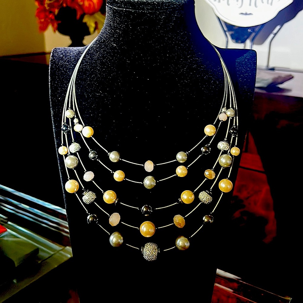 Stunning Floating gem and faux Pearl necklace.